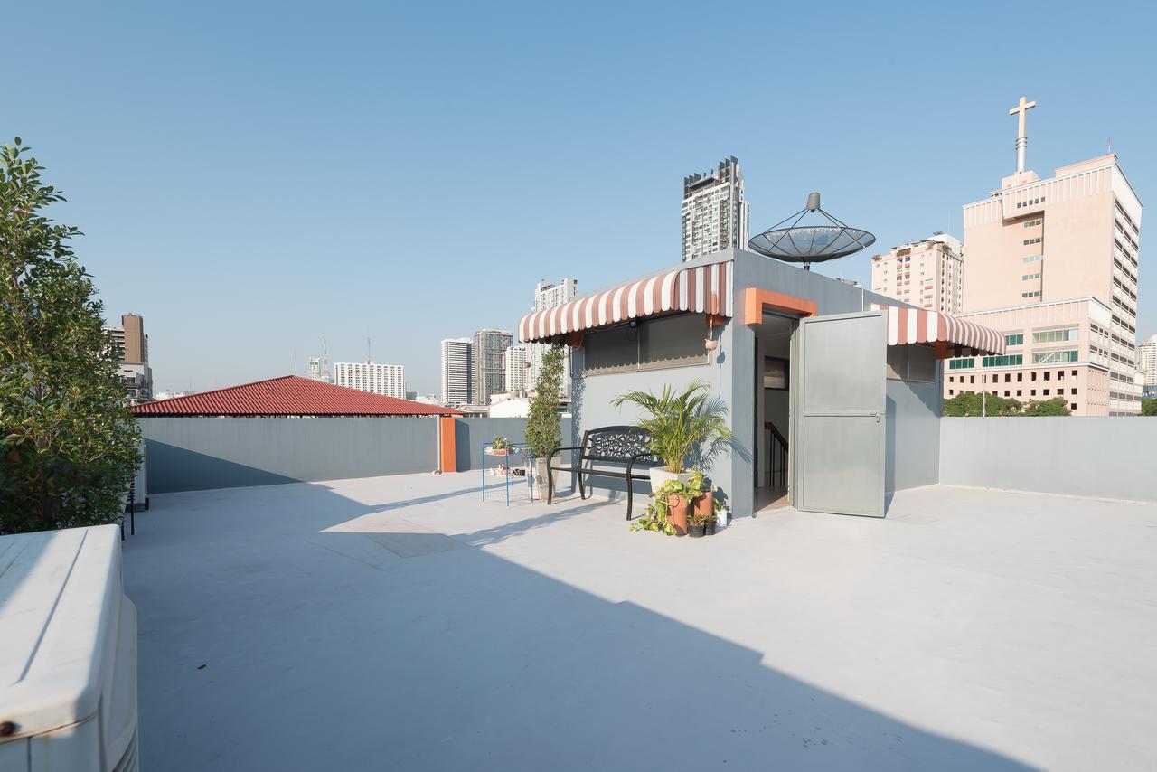 Baansu Hostel Bangkok Eksteriør billede